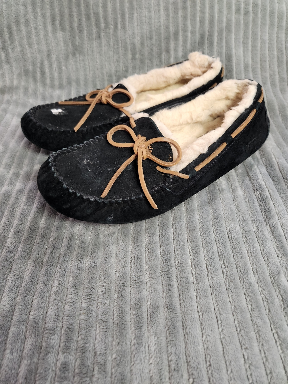 Ugg black suede UGG Dakota Moccasin Slippers size 7